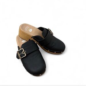 Dr. Scholl's Black vegan leather clogs gold Buckle comfort sustainable 6.5